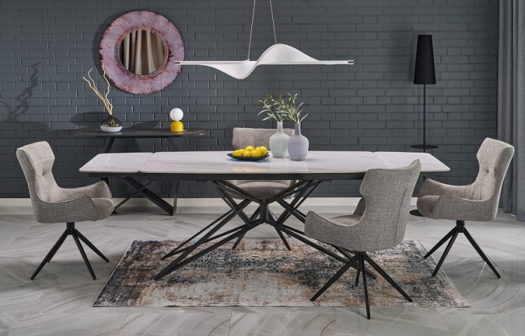 popielate-krzesła-w-aranżacji-ze-stołem