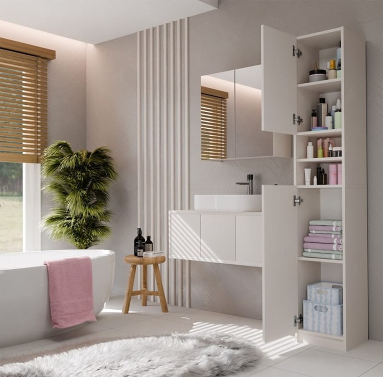 praktyczne-półki-w-regale-łazienkowym