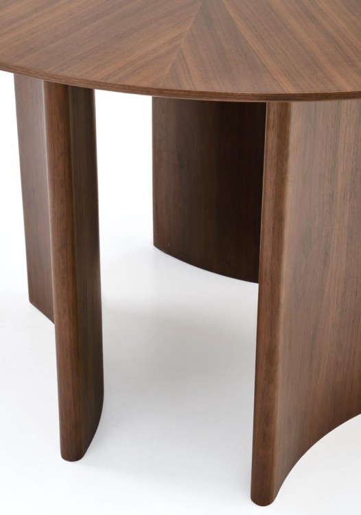 designerskie-nogi-w-stole