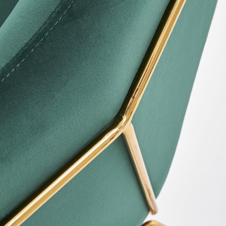 Aksamitna-tkanina-obicia-w-fotelu