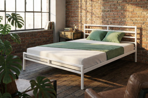 białe-metalowe-łóżko