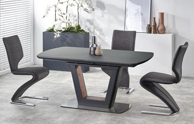 Ciemny-rozkładany-stół-dla-gości