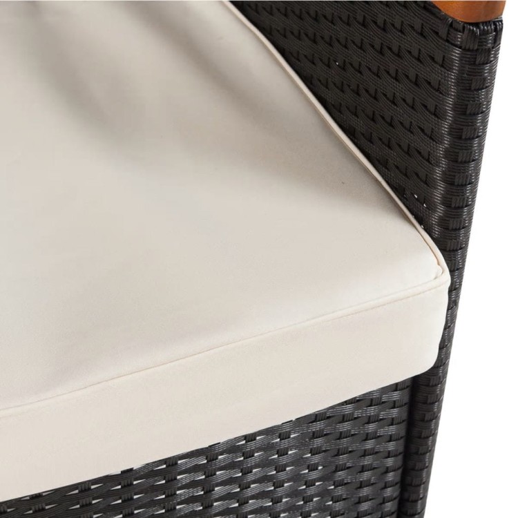 Poduszka-w-zestawie-z-krzesłami