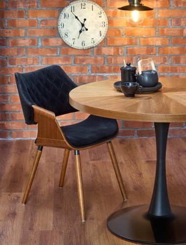 Nowoczesne-krzesło-z-aksamitnym-siedziskiem