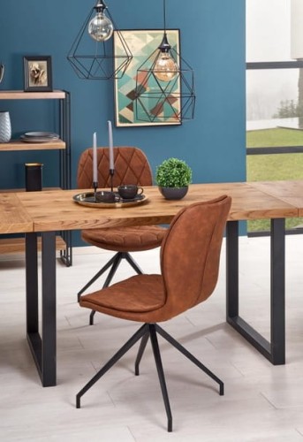 Brązowe-krzesła-loft-w-aranżacji