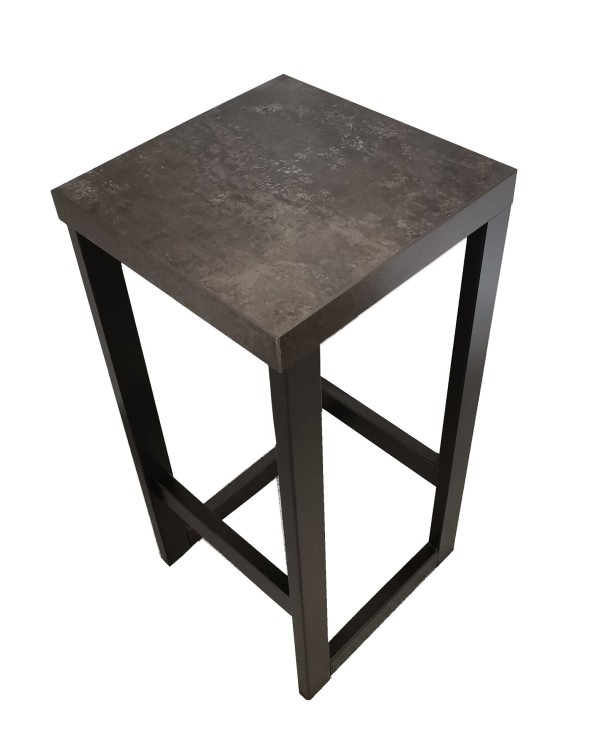 Wysoki-taboret-kuchenny-ciemny-beton