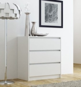 Biała komoda na ubrania z szufladami