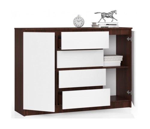 Pojemne-szafki-i-szuflady-w-dużej-komodzie