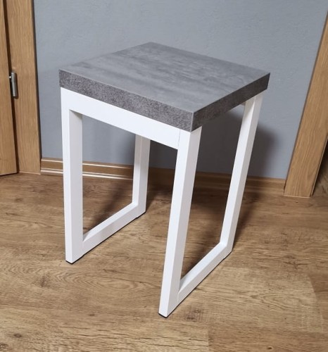 Taboret-do-kuchni-biały-beton