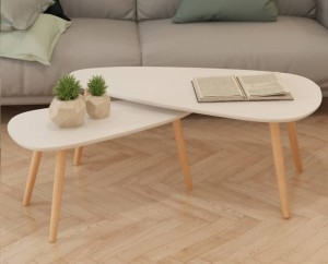 Komplet stolików kawowych na drewnianych nóżkach