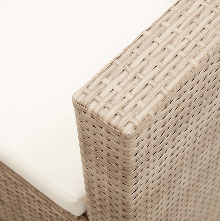 Beżowy-polirattan-na-oparciu-sofy