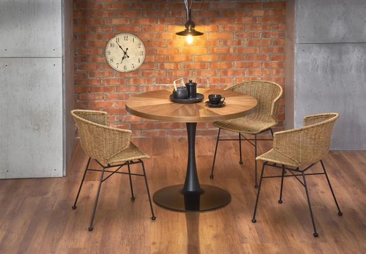 Okrągły-stół-w-stylu-loft
