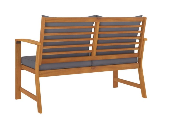 Tył-drewnianej-ławki-tarasowej-z-poduszkami