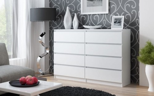 Biała-szeroka-komoda-na-ubrania