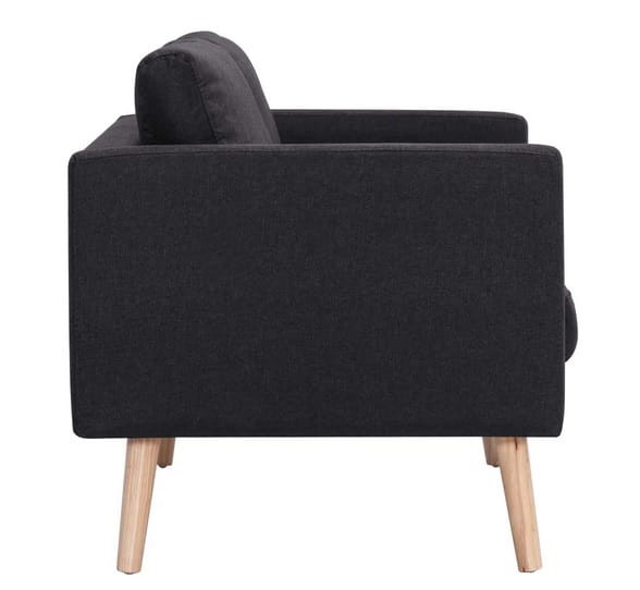 Bok-czarnej-sofy-na-drewnianych-nóżkach