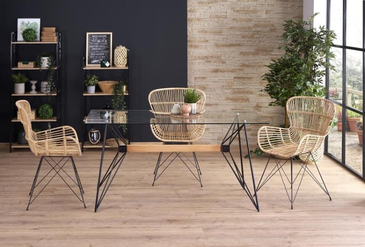 Krzesła-w-aranżacji-ze-stołem