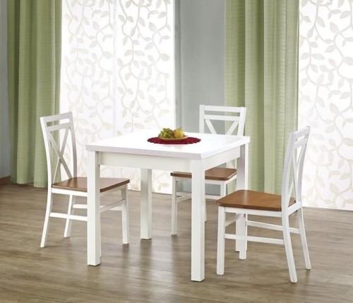 kwadratowy-stół-do-jadalni