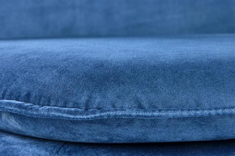 Grube-i-miękkie-siedzisko-w-krześle