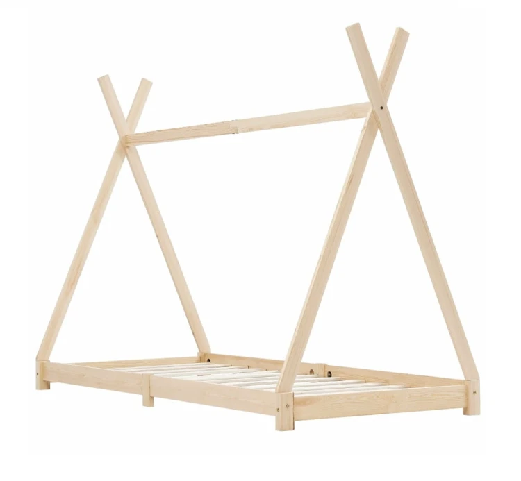 Drewniane-łóżko-dziecięce-ze-stelażem