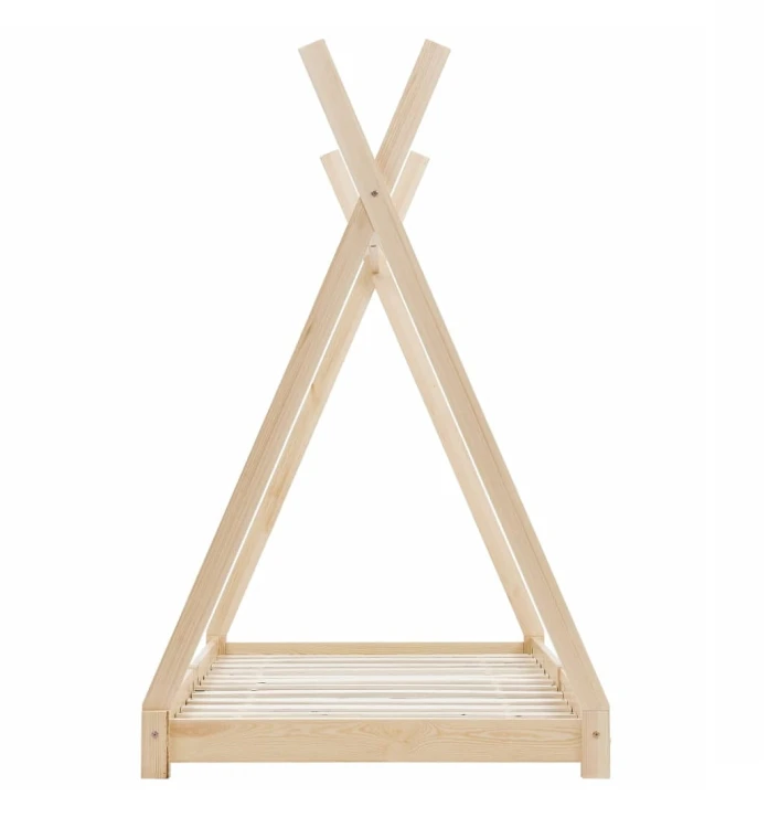 Widok-z-boku-na-drewniane-łóżko