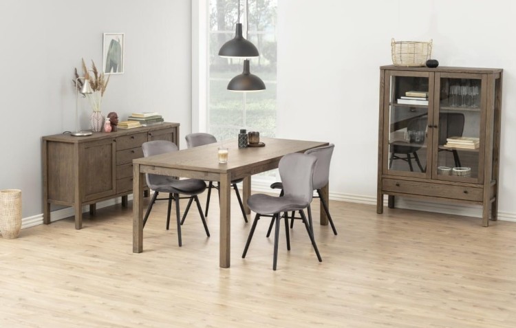 Aranżacja z szarymi krzesłami.jpg