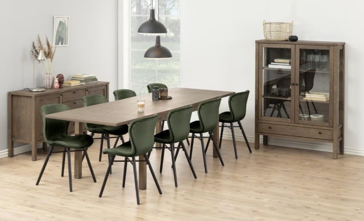 Krzesła w aranżacji ze stołem.jpg