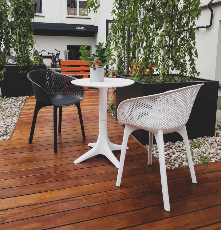 Nowoczesne krzesła z tworzywa.jpg