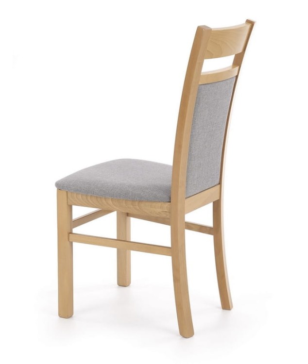 Drewniane-krzesło-z-szarą-tapicerką