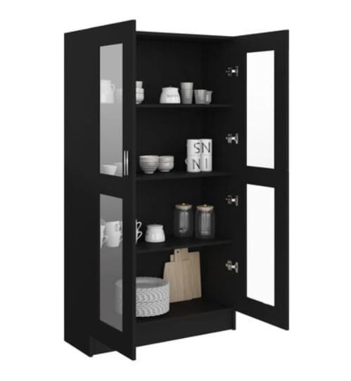 Wnętrze-czarnej-witryny-z-półkami