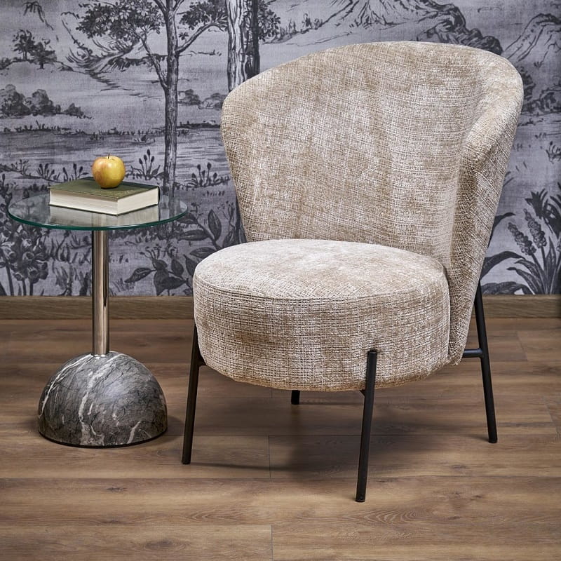 beżowy-fotel-wypoczynkowy-w-aranżacji